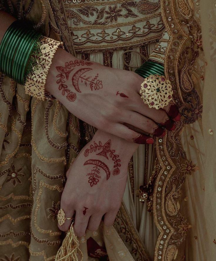 Simple Bracelet Mehendi